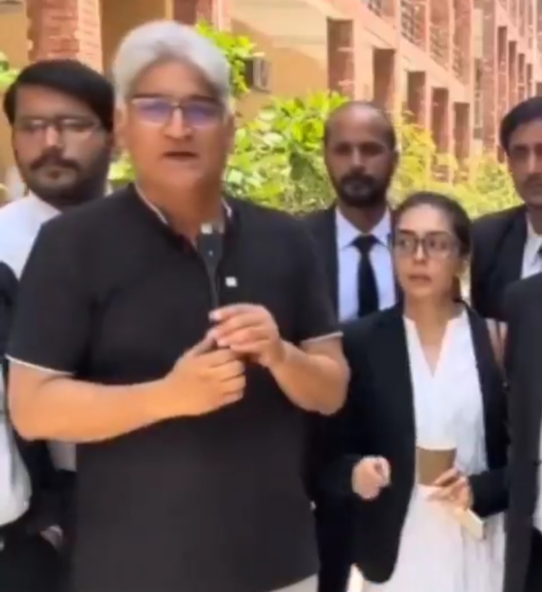 یوٹیوب چینلز پر پابندیاں معطل، ایمان مزاری کا بڑا ردعمل