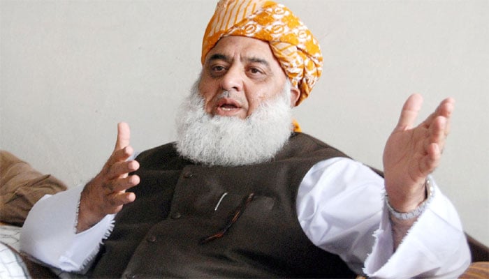 جمیعت علماء اسلام (جے یو آئی) کے سربراہ مولانا فضل الرحمان نے کہا ہے کہ پی ٹی آئی کے ساتھ تعلقات میں میانہ روی اور اختلاف کو اختلاف تک رکھنا چاہتے ہیں