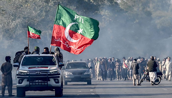 اسلام آباد۔ 50 پی ٹی آئی رہنماوں کے وارنٹ گرفتاری جاری۔
