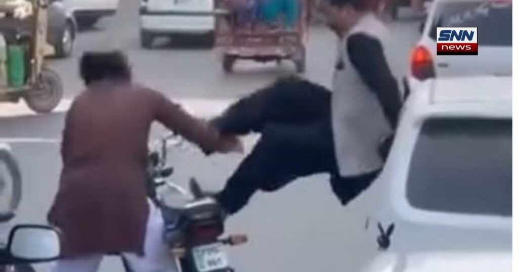 فیصل آباد: موٹر سائیکل والے کا بزرگ پر سفاکانہ حملہ