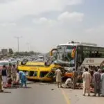 ننکانہ شاہ کوٹ روڈ پر کمال پور کے قریب اسکول وین اور مسافر بس کے درمیان تصادم کے بعد ریسکیو اہلکار زخمیوں کو امداد فراہم کر رہے ہیں۔