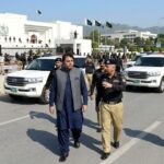 وزیر مملکت طلال چوہدری کا اسلام آباد ریڈ زون کا دورہ، پارلیمنٹ ہاؤس کے اطراف سیکیورٹی انتظامات کا جائزہ