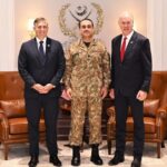 "فیلڈ مارشل سید عاصم منیر امریکی کانگریس وفد رائن کیتھ زنکے اور مائیکل جیمز سے جی ایچ کیو راولپنڈی میں ملاقات کرتے ہوئے"