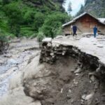 وادی نیلم کے کٹھہ پیراں نالے میں کلاؤڈ برسٹ سے آنے والی طغیانی
