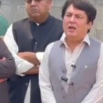 بیرسٹر سیف اسلام آباد ہائیکورٹ کے باہر میڈیا سے گفتگو کرتے ہوئے